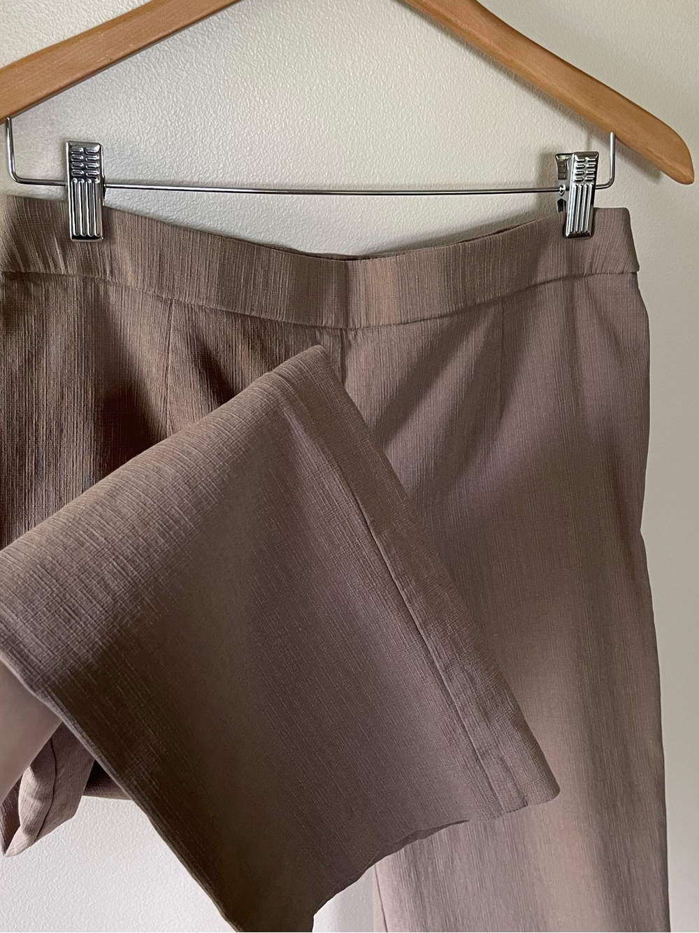 ATTYRE New York Pull-On Ankle Pants in Taupe Brown